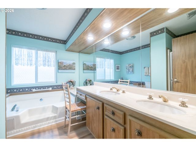 2120 ROBINS Ln Se 73A, Salem, OR 97306