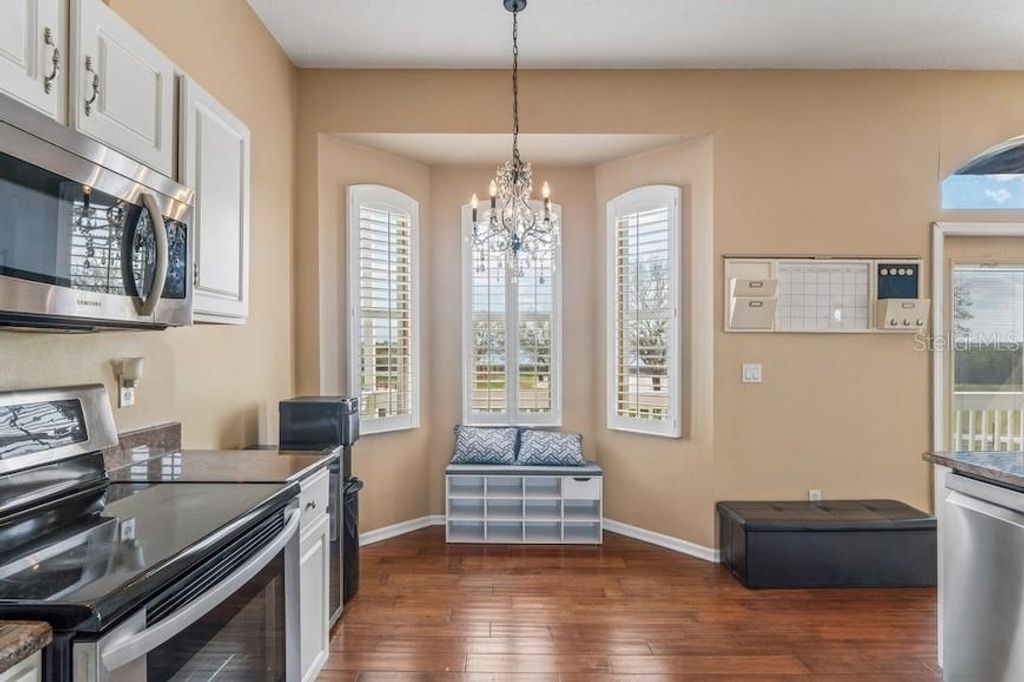 Image 11 of property listing at 402 SHORE DRIVE W, Oldsmar, FL 34677