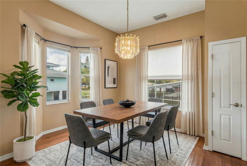 Image 14 of property listing at 402 SHORE DRIVE W, Oldsmar, FL 34677