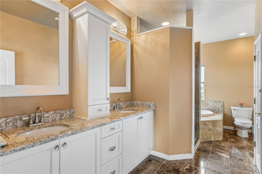 Image 26 of property listing at 402 SHORE DRIVE W, Oldsmar, FL 34677