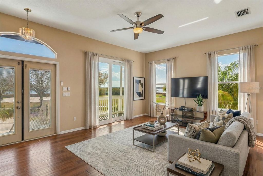 Image 4 of property listing at 402 SHORE DRIVE W, Oldsmar, FL 34677