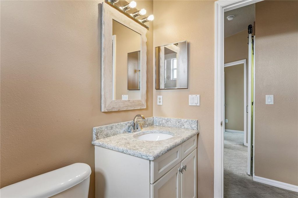 Image 34 of property listing at 402 SHORE DRIVE W, Oldsmar, FL 34677