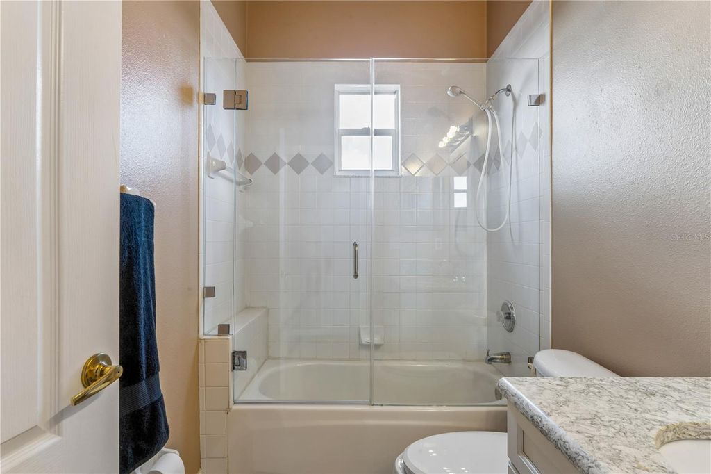 Image 35 of property listing at 402 SHORE DRIVE W, Oldsmar, FL 34677