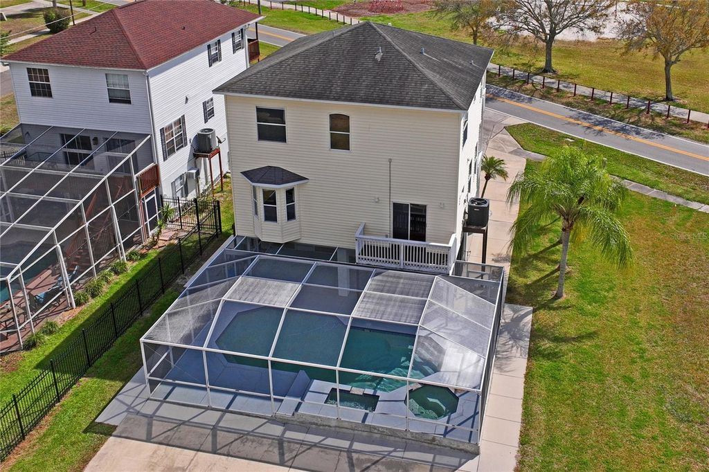 Image 37 of property listing at 402 SHORE DRIVE W, Oldsmar, FL 34677