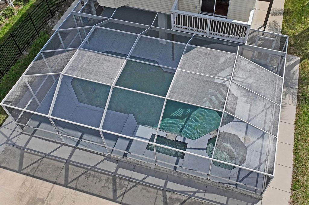 Image 41 of property listing at 402 SHORE DRIVE W, Oldsmar, FL 34677