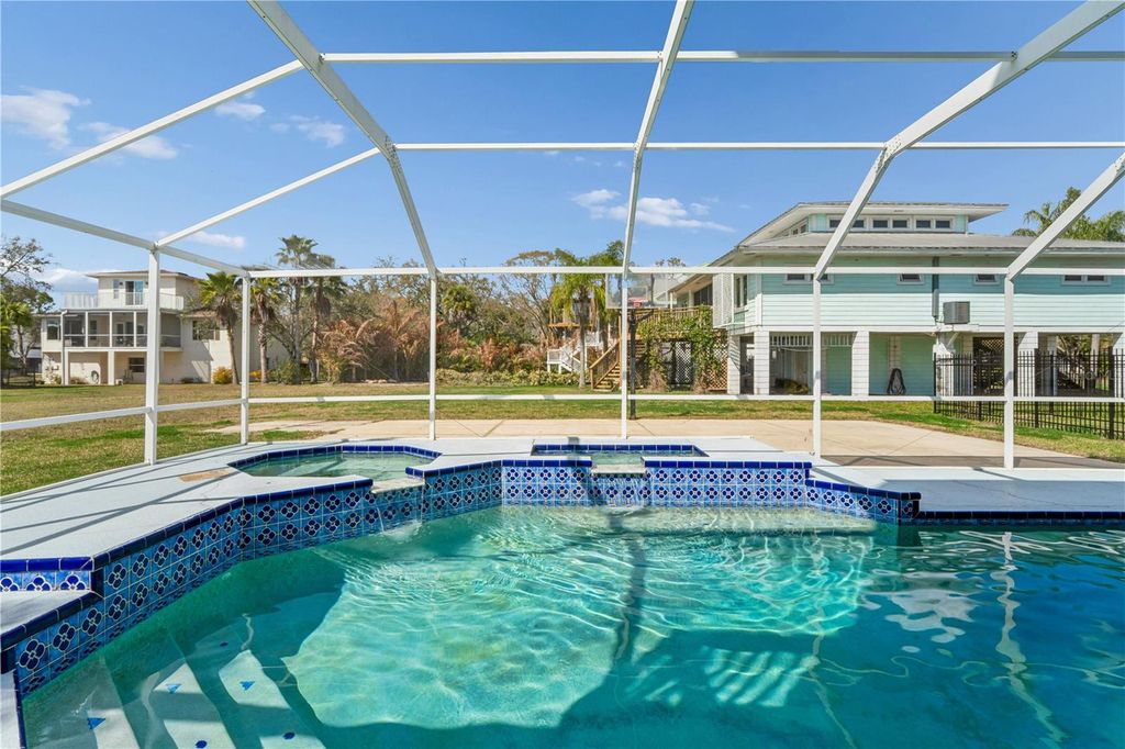 Image 42 of property listing at 402 SHORE DRIVE W, Oldsmar, FL 34677