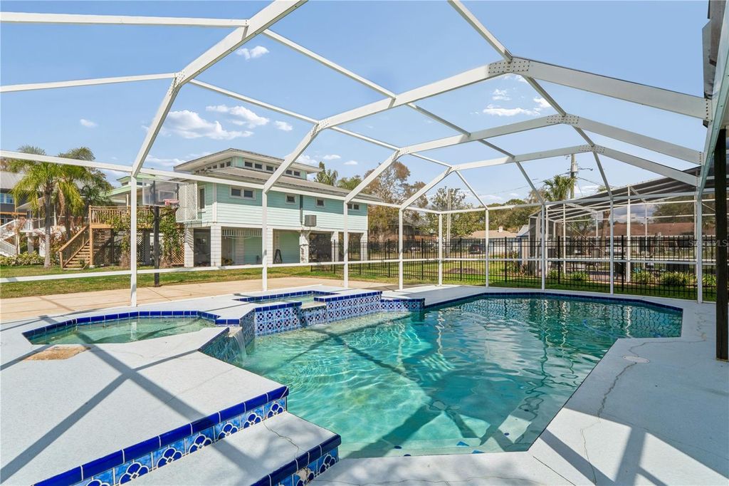 Image 43 of property listing at 402 SHORE DRIVE W, Oldsmar, FL 34677