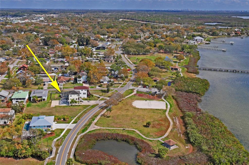 Image 47 of property listing at 402 SHORE DRIVE W, Oldsmar, FL 34677