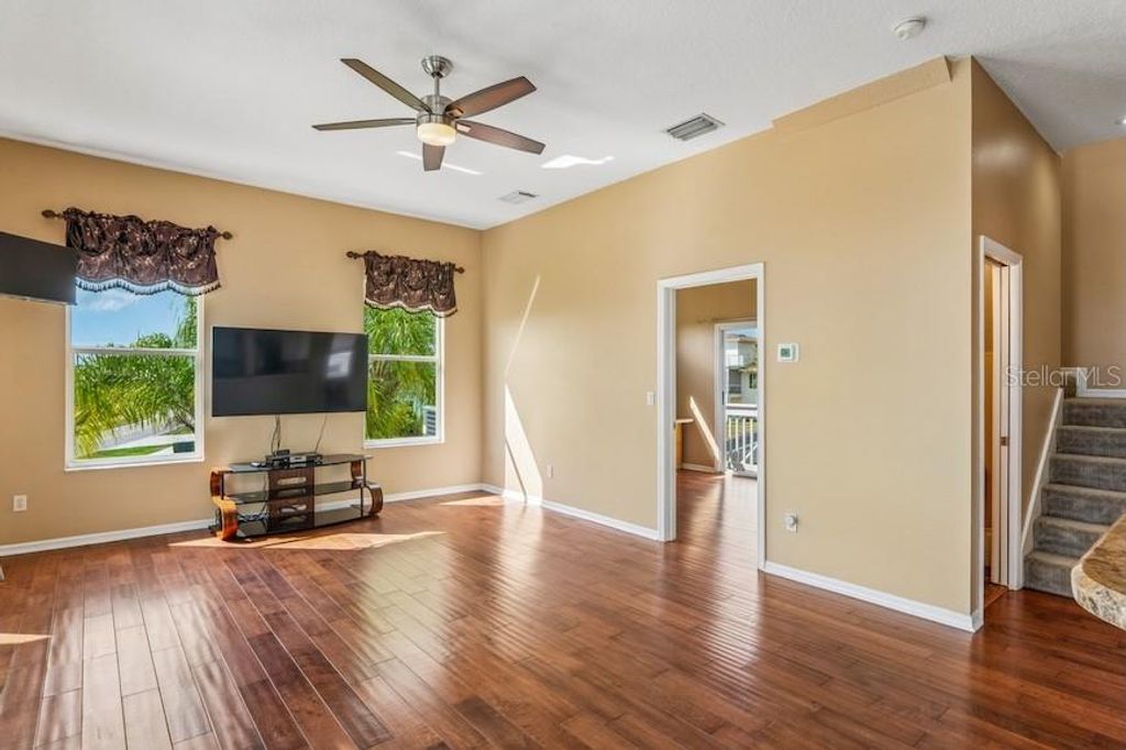 Image 6 of property listing at 402 SHORE DRIVE W, Oldsmar, FL 34677