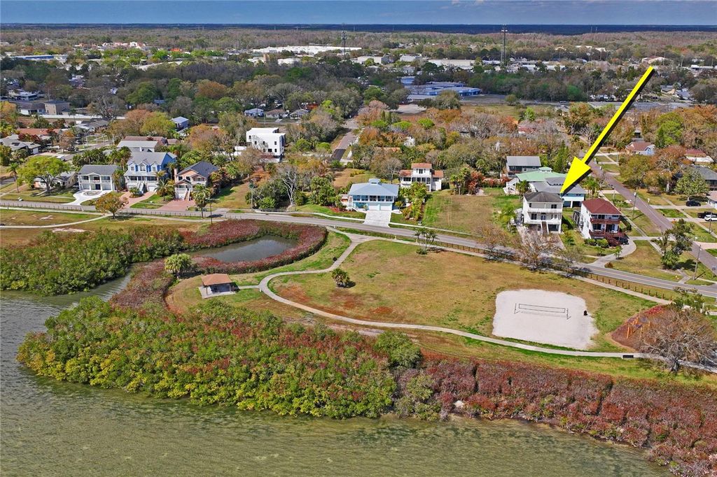 Image 52 of property listing at 402 SHORE DRIVE W, Oldsmar, FL 34677