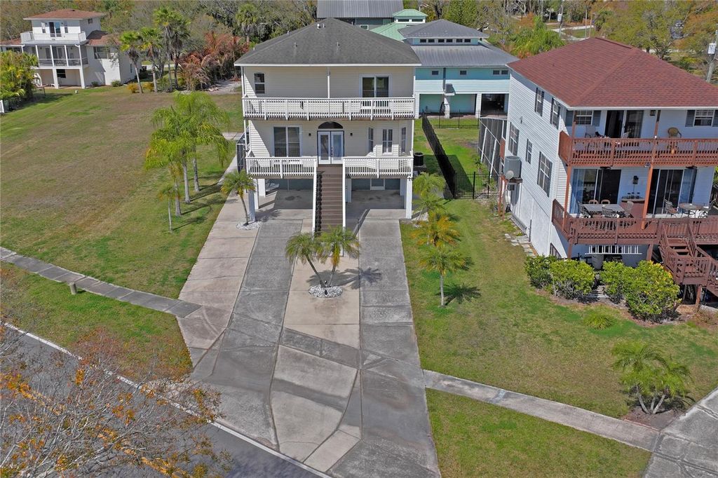 Image 60 of property listing at 402 SHORE DRIVE W, Oldsmar, FL 34677