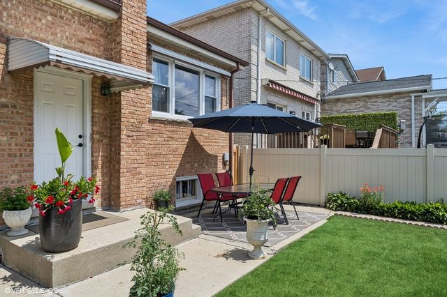 7535 W Carmen Avenue, Harwood Heights, IL 60706