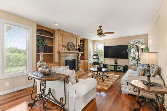 15220 Ridgemont Drive, Urbandale, IA 50323