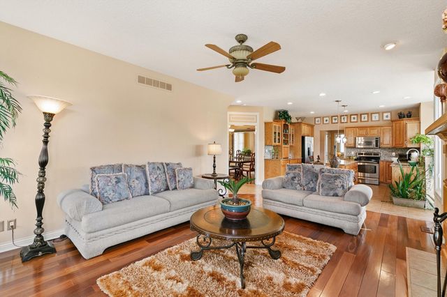 15220 Ridgemont Drive, Urbandale, IA 50323