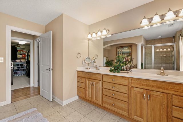15220 Ridgemont Drive, Urbandale, IA 50323