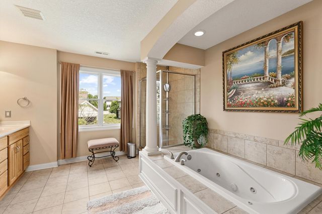 15220 Ridgemont Drive, Urbandale, IA 50323