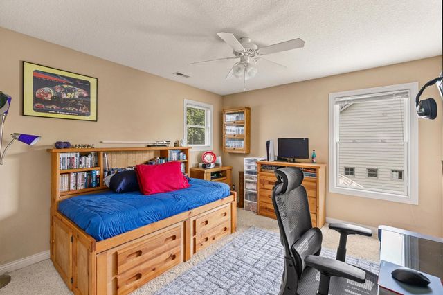 15220 Ridgemont Drive, Urbandale, IA 50323