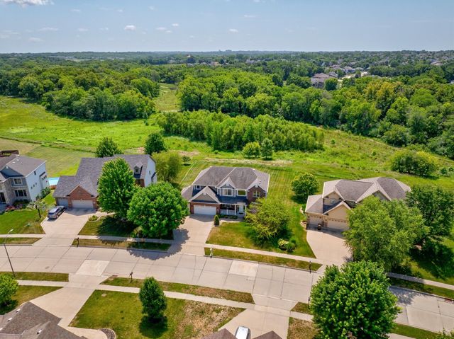 15220 Ridgemont Drive, Urbandale, IA 50323