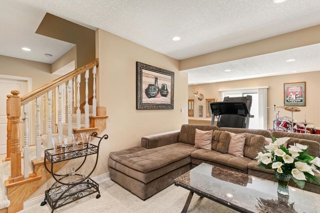 15220 Ridgemont Drive, Urbandale, IA 50323