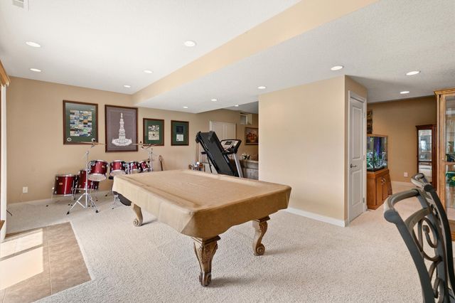 15220 Ridgemont Drive, Urbandale, IA 50323