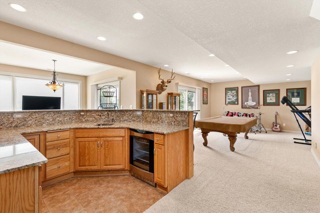 15220 Ridgemont Drive, Urbandale, IA 50323