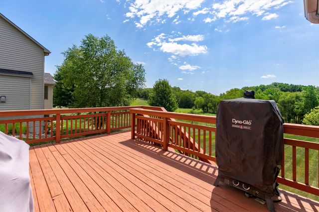 15220 Ridgemont Drive, Urbandale, IA 50323