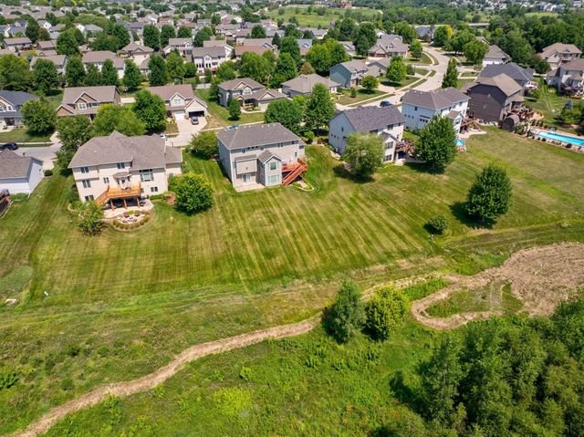 15220 Ridgemont Drive, Urbandale, IA 50323