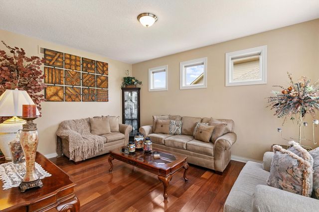 15220 Ridgemont Drive, Urbandale, IA 50323