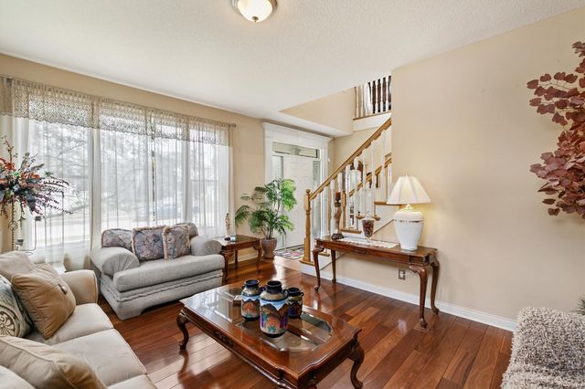 15220 Ridgemont Drive, Urbandale, IA 50323