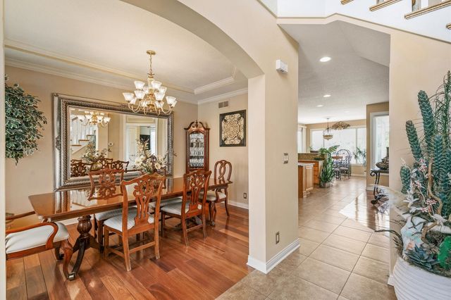 15220 Ridgemont Drive, Urbandale, IA 50323