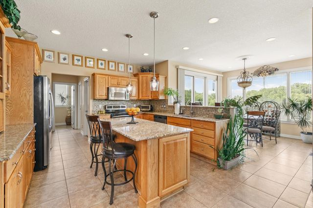 15220 Ridgemont Drive, Urbandale, IA 50323