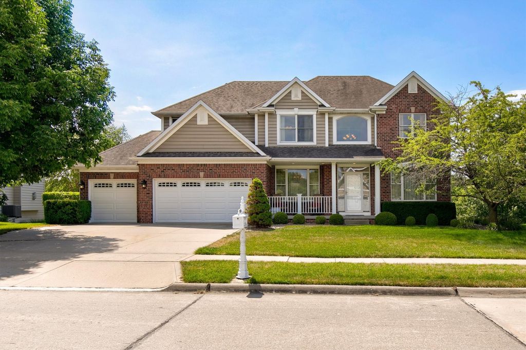 15220 Ridgemont Drive, Urbandale, IA 50323