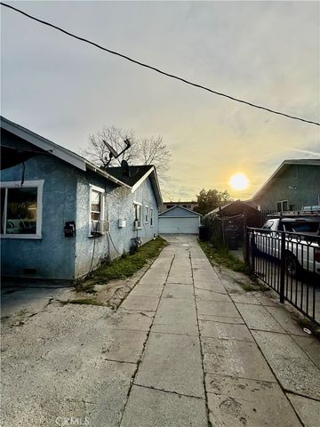 9216 S Hoover, Los Angeles, CA 90044