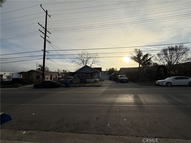 9216 S Hoover, Los Angeles, CA 90044