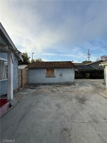 9216 S Hoover, Los Angeles, CA 90044