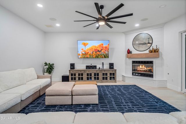 2738 Parton Circle, Lancaster, CA 93536