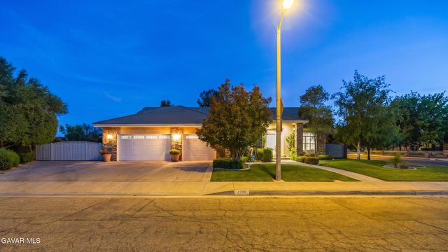 2738 Parton Circle, Lancaster, CA 93536