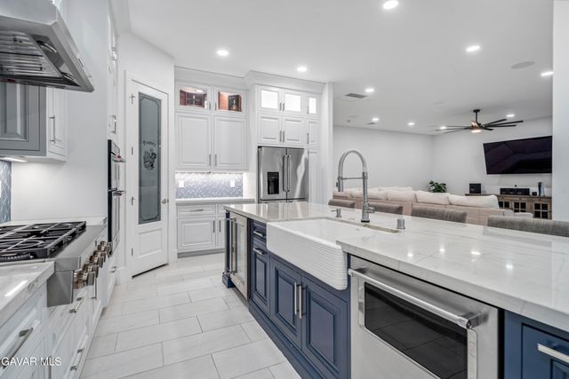 2738 Parton Circle, Lancaster, CA 93536