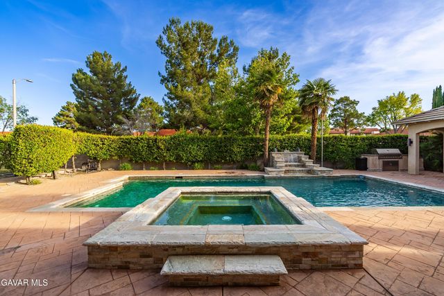 2738 Parton Circle, Lancaster, CA 93536