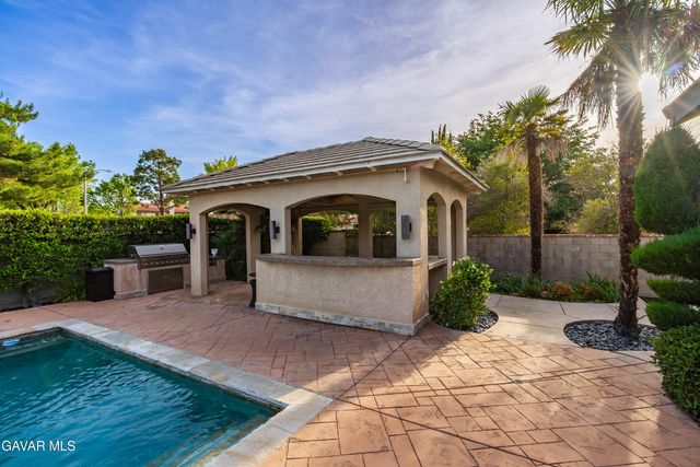 2738 Parton Circle, Lancaster, CA 93536