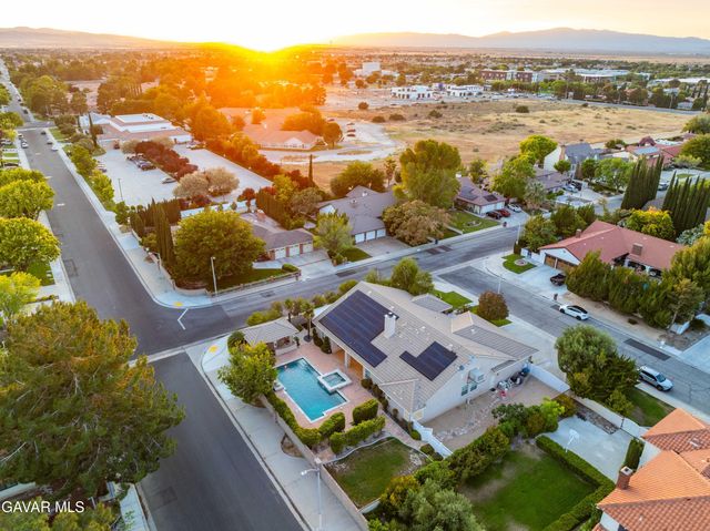 2738 Parton Circle, Lancaster, CA 93536
