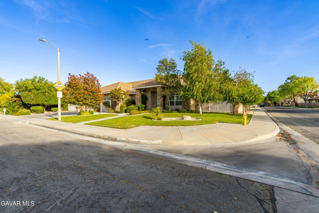 2738 Parton Circle, Lancaster, CA 93536