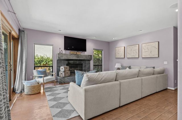 9201 Laguna Lake Way, Elk Grove, CA 95758
