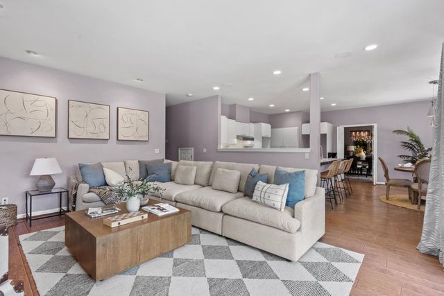 9201 Laguna Lake Way, Elk Grove, CA 95758