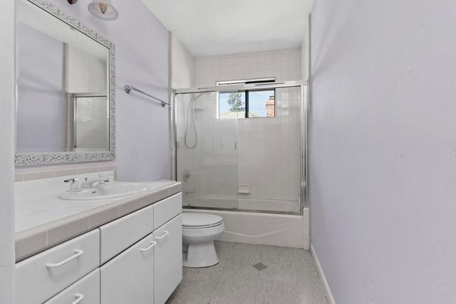 9201 Laguna Lake Way, Elk Grove, CA 95758