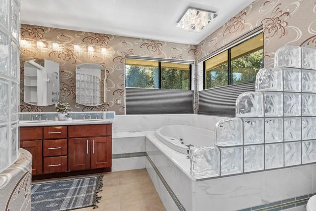 9201 Laguna Lake Way, Elk Grove, CA 95758