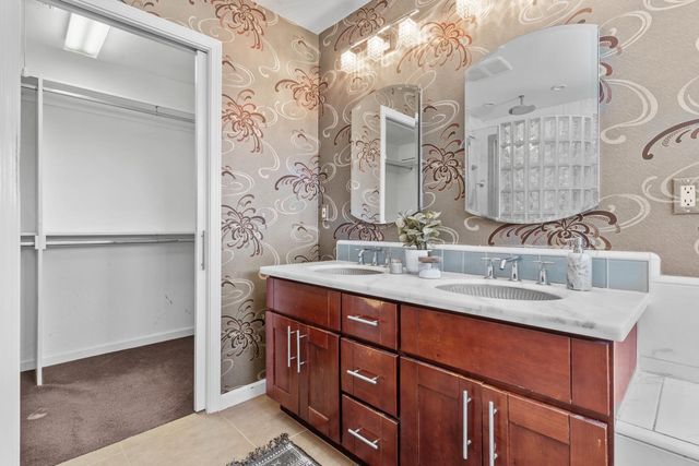 9201 Laguna Lake Way, Elk Grove, CA 95758