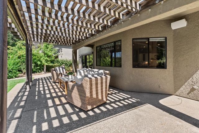 9201 Laguna Lake Way, Elk Grove, CA 95758