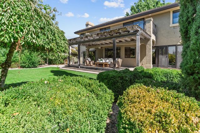 9201 Laguna Lake Way, Elk Grove, CA 95758