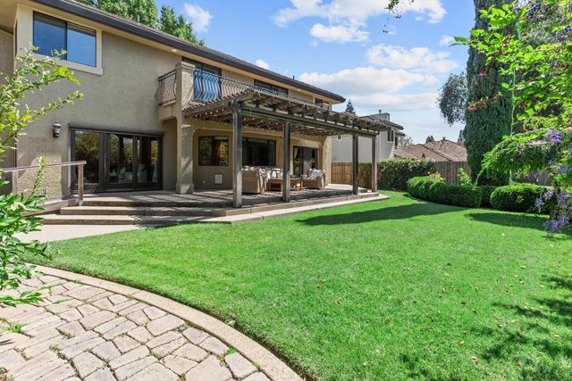 9201 Laguna Lake Way, Elk Grove, CA 95758
